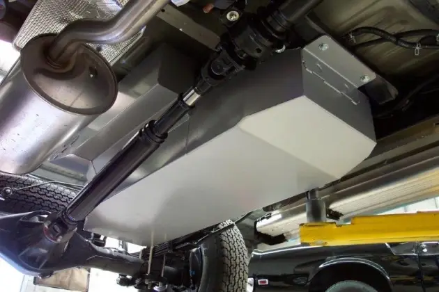 RESERVOIR A CARBURANT DE REMPLACEMENT LRA 145L POUR TOYOTA HILUX VIGO Affaire À Saisir