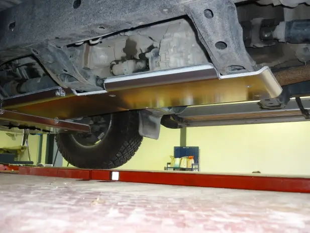 BLINDAGE BOITE DE VITESSE / TRANSFERT N4 8MM POUR TOYOTA LANDCRUISER KZJ95/KDJ95 DIESEL CHASSIS LONG Prix Promo