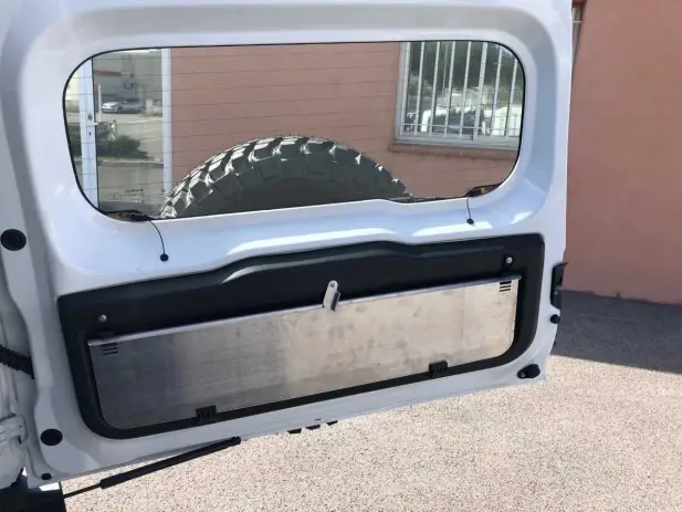 Produit De Marque TABLETTE RABATTABLE SUR PORTE ARRIERE (VERSION AVEC OUVERTURE DEPUIS L'INTERIEUR) POUR JIMNY APRES 2019