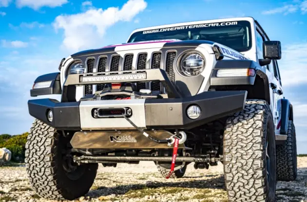 PARE CHOC AVANT EN ACIER N4 AVEC PLATINE DE TREUIL INTEGREE BANANE LONGUE POUR JEEP WRANGLER JL Produit De Marque