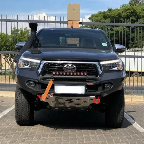 SPOTLIGHT BAR NOIR POUR PARE CHOC RHINO4X4 POUR TOYOTA HILUX 2021 Must-Have