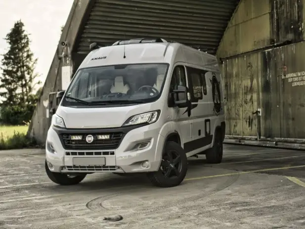Achetez Aujourd’hui KIT ECLAIRAGE LED LAZER LONGUE PORTEE TRIPLE-R4 Gen2 AVEC INTEGRATION A LA CALANDRE POUR FIAT DUCATO (2014-2022)