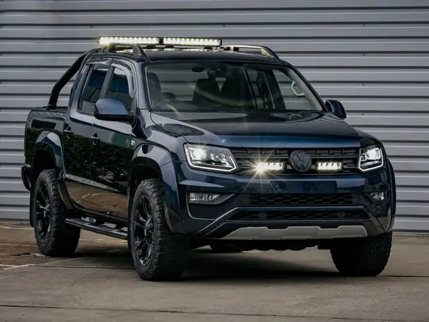 Prix Cassé KIT ECLAIRAGE LED LAZER LONGUE PORTEE TRIPLE-R4 Gen2 ELITE AVEC INTEGRATION A LA CALANDRE POUR VOLKSWAGEN AMAROK V6 (2016+)