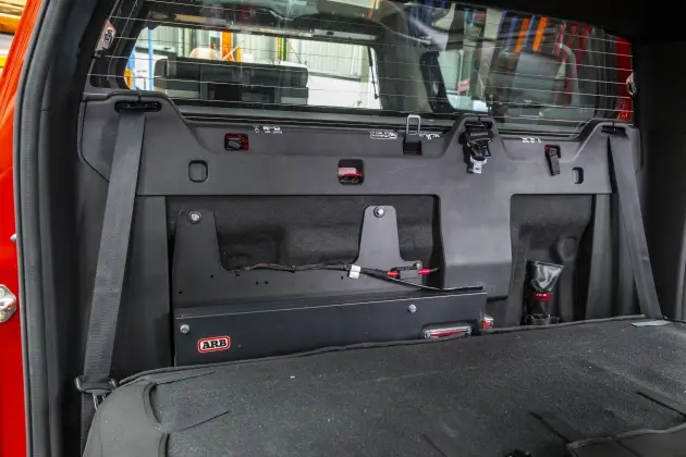 KIT DE MONTAGE DE BATTERIE SLIMLINE100 ARB POUR FORD RANGER 2022+ DC/XC AVEC SUBWOOFER Haute Qualité
