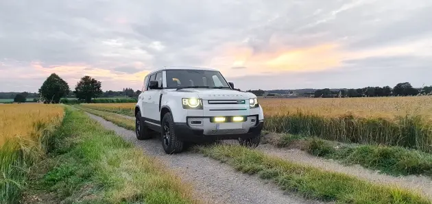 KIT ECLAIRAGE LED LAZER LONGUE PORTEE TRIPLE-R4 Gen2 WIDE AVEC INTEGRATION A LA CALANDRE POUR LAND ROVER DEFENDER (2020+) Quantité Limitée