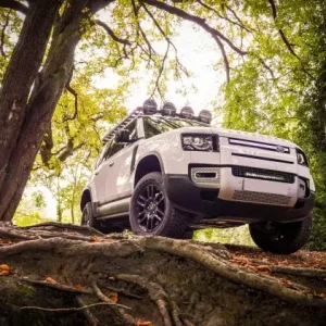 KIT ECLAIRAGE LED LAZER LONGUE PORTEE LINEAR 18 ELITE ILBA AVEC INTEGRATION A LA CALANDRE POUR LAND ROVER DEFENDER (2020+) Satisfait Ou Remboursé
