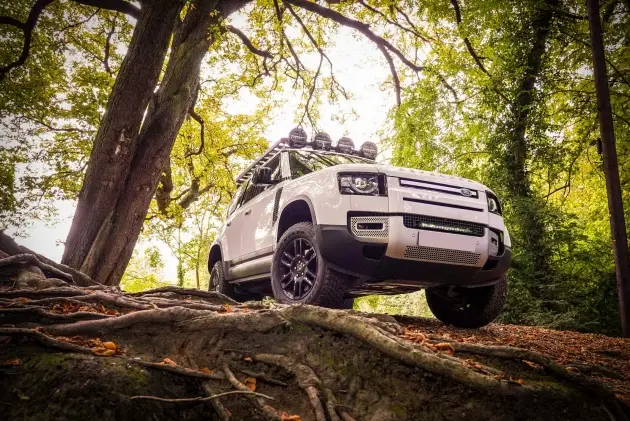 KIT ECLAIRAGE LED LAZER LONGUE PORTEE LINEAR 18 ELITE ILBA AVEC INTEGRATION A LA CALANDRE POUR LAND ROVER DEFENDER (2020+) Satisfait Ou Remboursé