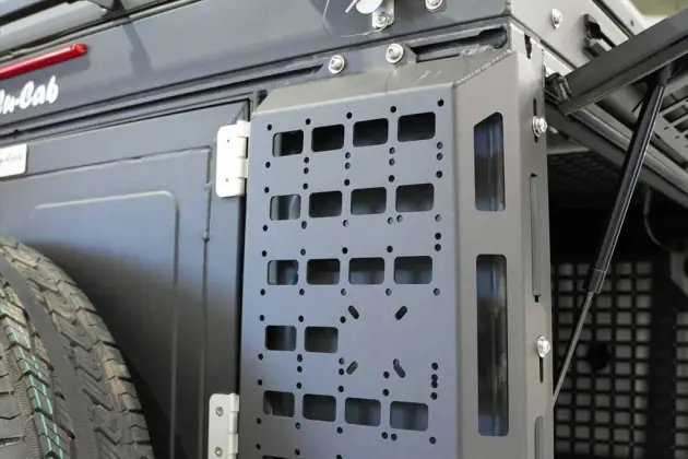 Quantité Limitée PLAQUES PORTE-TOUT / "MOLLE" ARRIERE POUR MODCAP DOUBLE CABINE POUR LANDCRUISER 79