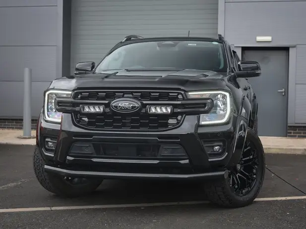 KIT ECLAIRAGE LED LAZER LONGUE PORTEE TRIPLE-R 750 ELITE AVEC INTEGRATION A LA CALANDRE POUR FORD RANGER WILDTRAK 2023+ Haute Qualité