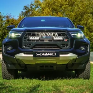 KIT ECLAIRAGE LED LAZER LONGUE PORTEE TRIPLE-R750 AVEC INTEGRATION A LA CALANDRE POUR TOYOTA HILUX GR SPORT 2024+ Jusqu’à Épuisement Des Stocks