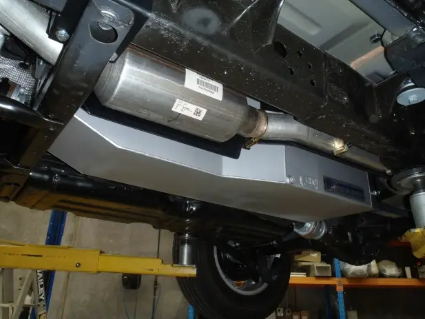 Dernier Modèle RESERVOIR A CARBURANT ADDITIONNEL 64L POUR JEEP WRANGLER JL UNLIMITED 3.6L V6 ESSENCE