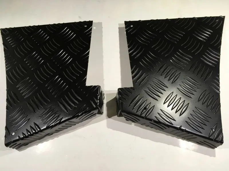 Offre Limitée Protections d'Ailes arrière en Alu Noir 3mm pour DEFENDER 90