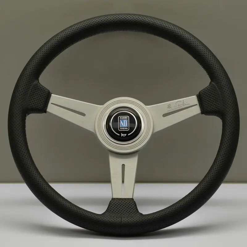 Volant Nardi Classic ND34, Cuir Noir Perforé, Branches Alu, Coutures Grises, Tulipé 40 mm Vente Directe